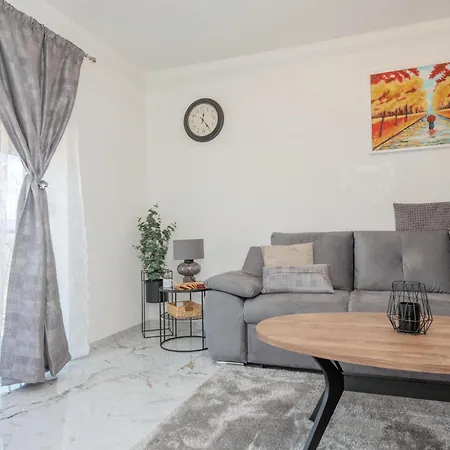 Gorgeous In Runovici With Kitchen *