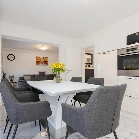 Gorgeous In Runovici With Kitchen *