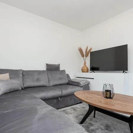 Gorgeous In Runovici With Kitchen Casa vacanze *