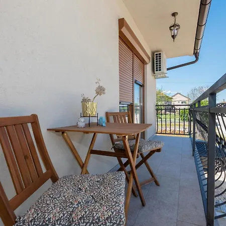 Gorgeous In Runovici With Kitchen Casa vacanze