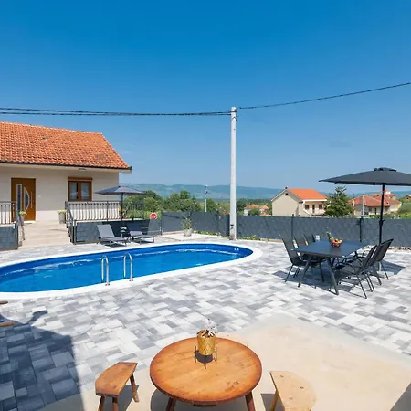 Casa vacanze Gorgeous In Runovici With Kitchen