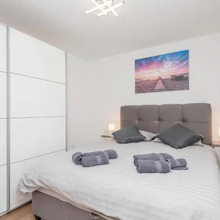 Gorgeous In Runovici With Kitchen Casa vacanze Runovic