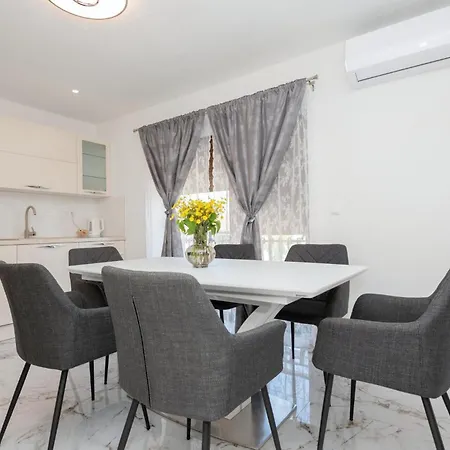 Casa vacanze Gorgeous In Runovici With Kitchen Runovic