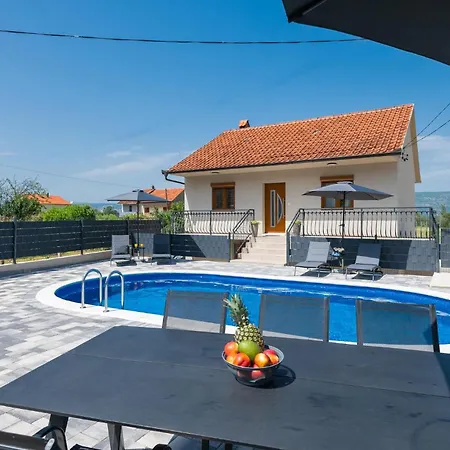 Gorgeous In Runovici With Kitchen * Runovic